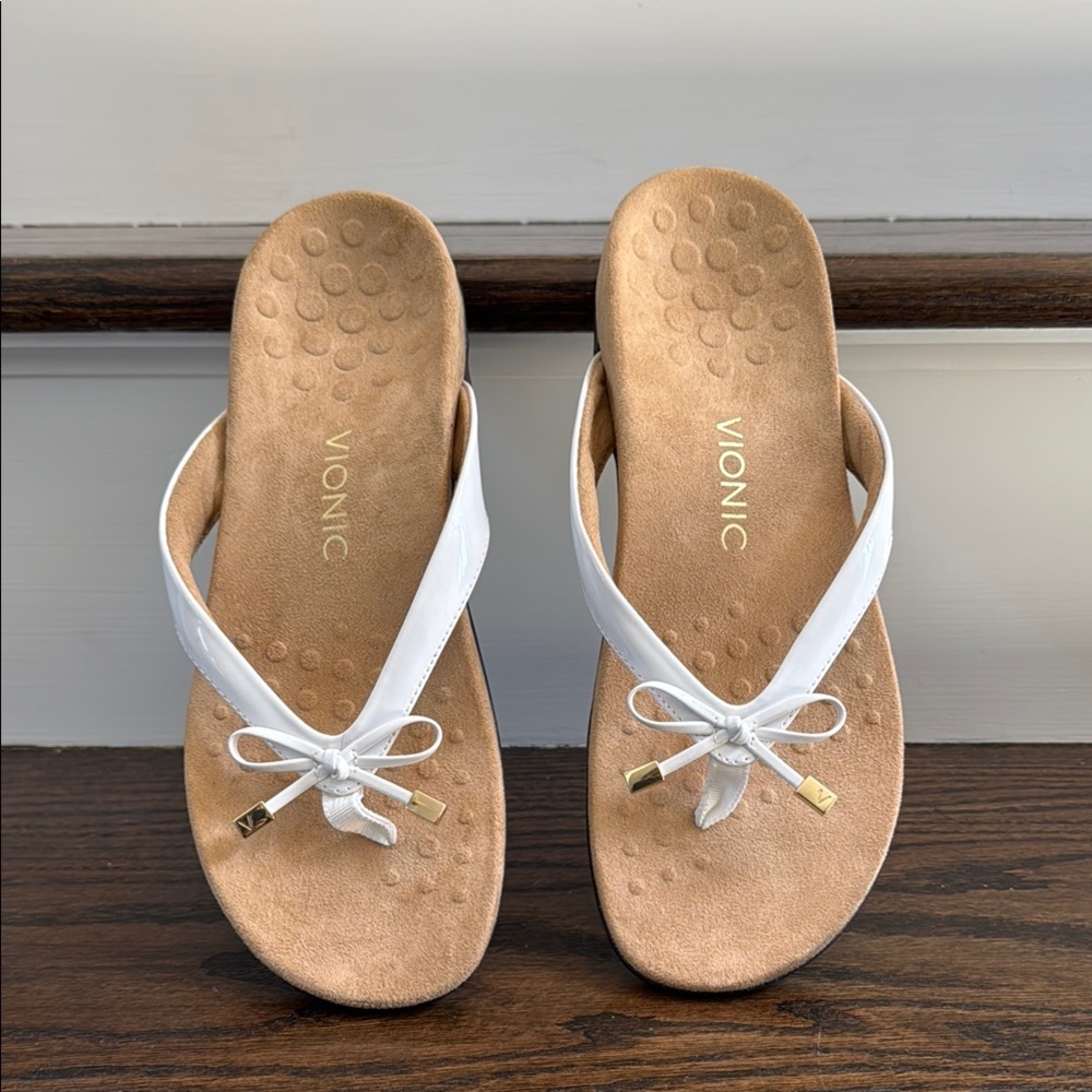 Vionic White Tan Sandals